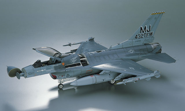 F-16A プラス/C ファイティング ファルコン | 株式会社 ハセガワ