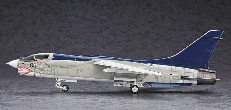 1/72　エリア88　F-8E　クルーセイダー 風間 真　完成品