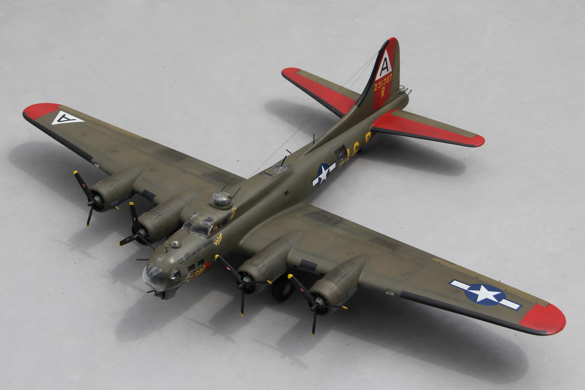 B-17G フライングフォートレス | 株式会社 ハセガワ