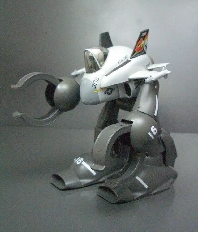 ロボット たまごから変身